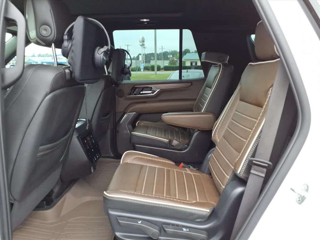 Used 2025 GMC Yukon Denali Ultimate w/ LPO, Floor Liner Package AWD/4WD image 26