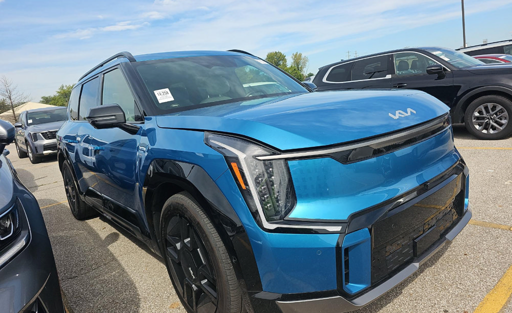 Certified 2024 Kia EV9 GT-Line AWD/4WD image 1