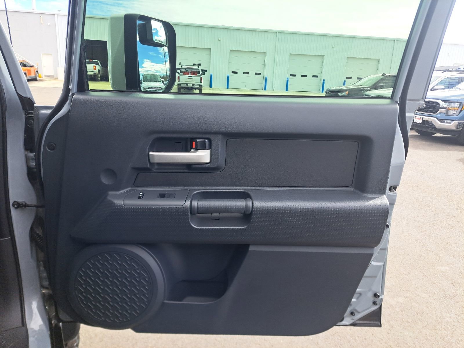 Used 2014 Toyota FJ Cruiser 4WD w/ Convenience Package image 25