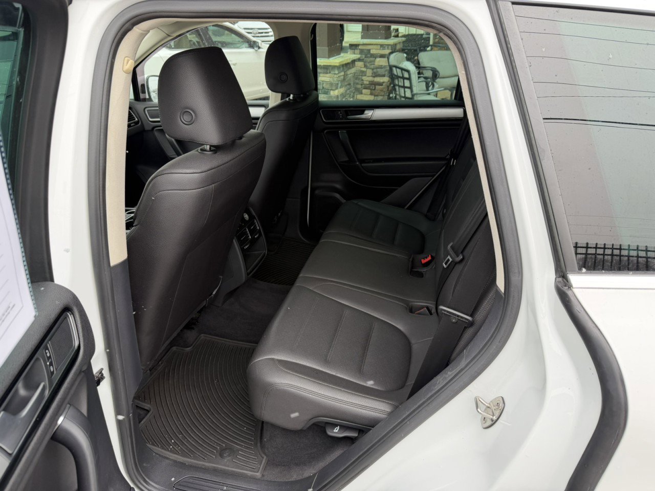 Used 2016 Volkswagen Touareg Lux image 20