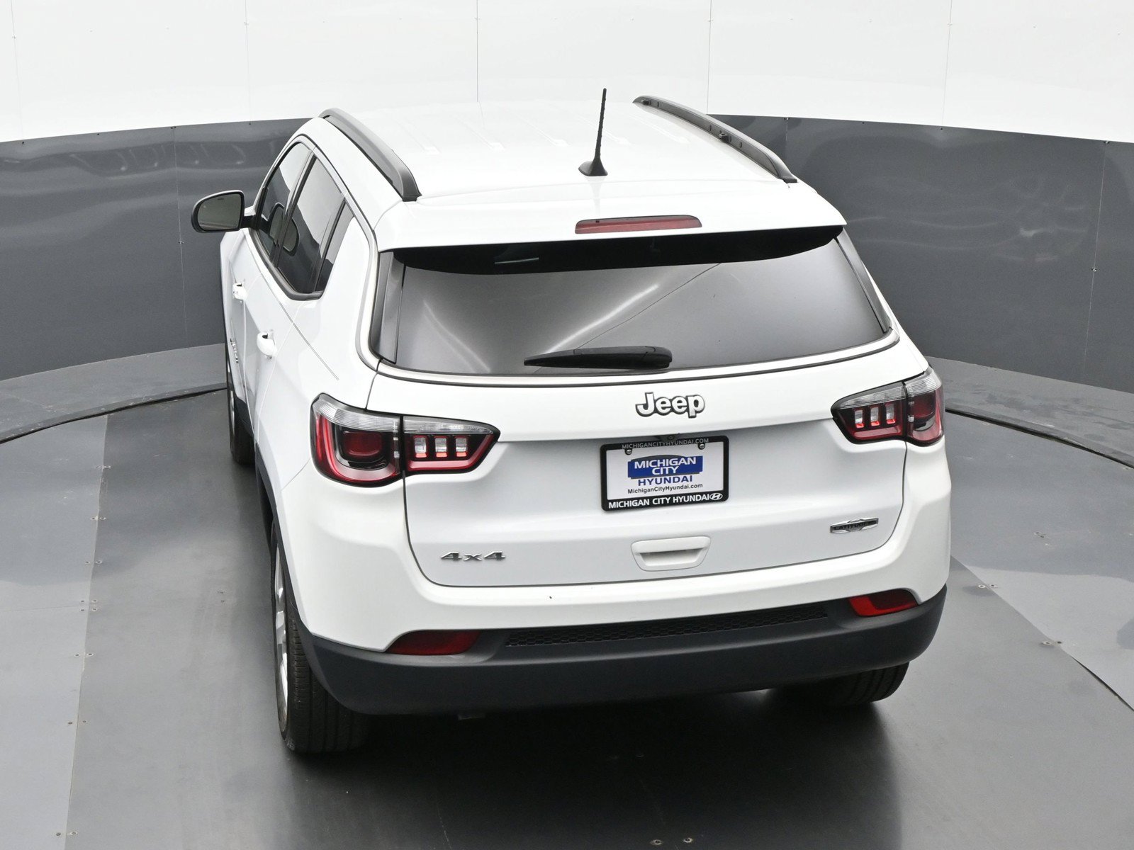 Used 2023 Jeep Compass Latitude AWD/4WD image 30