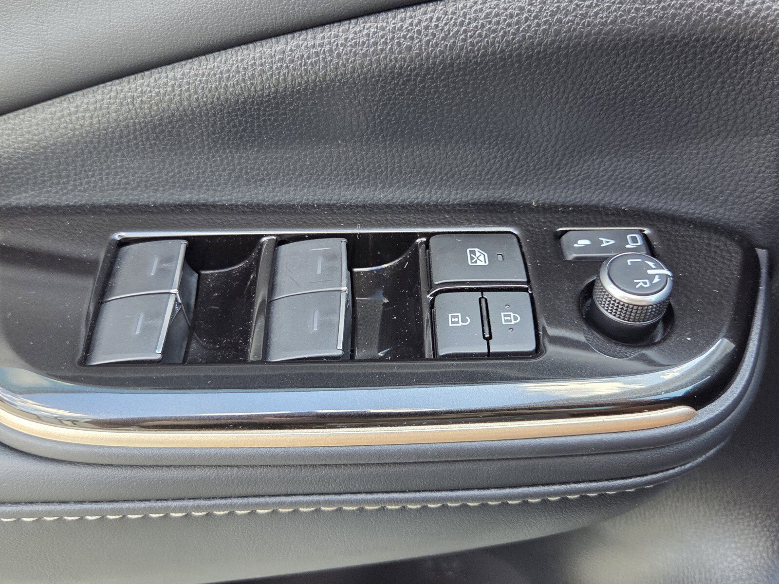 Used 2024 Toyota Crown XLE image 13