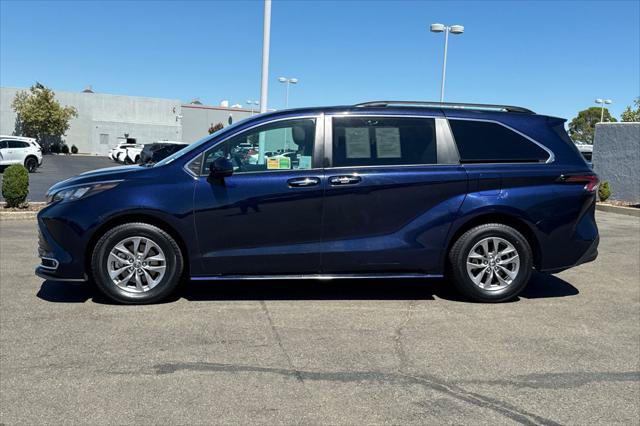 Certified 2024 Toyota Sienna XLE FWD image 9