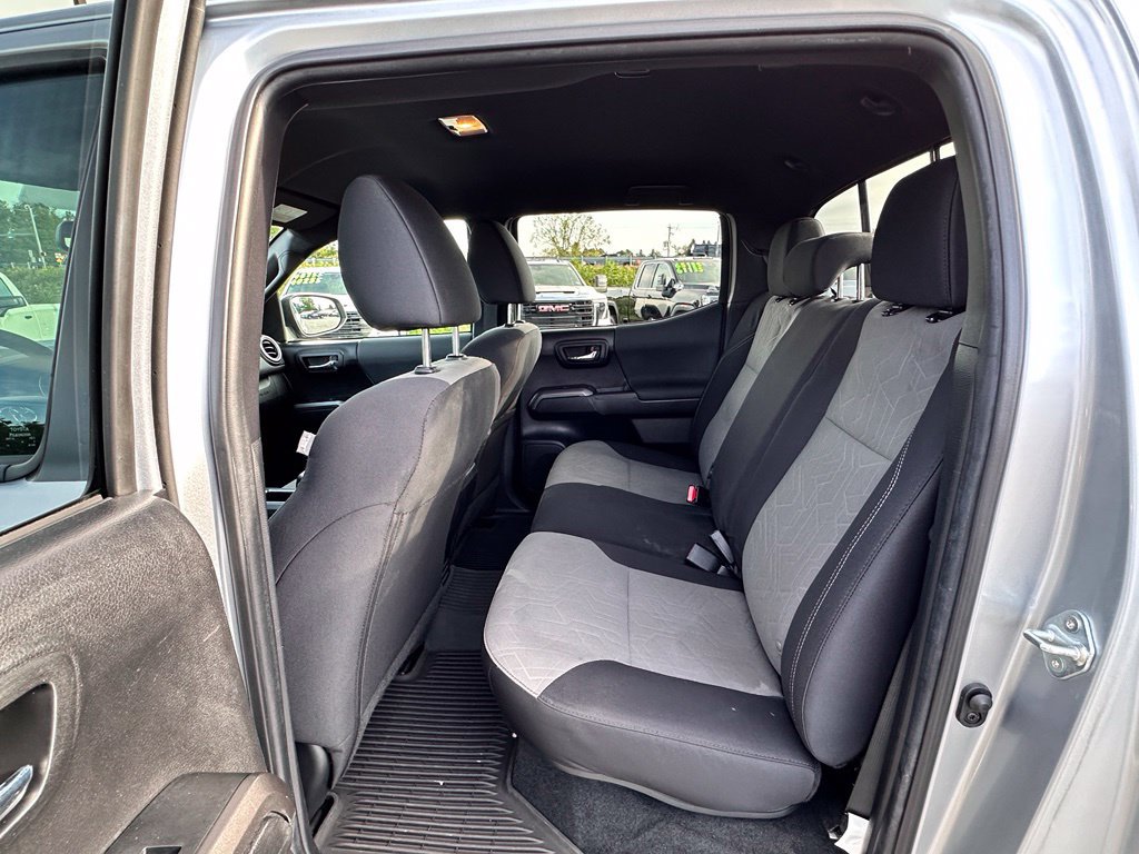 Used 2022 Toyota Tacoma TRD Off-Road AWD/4WD image 22