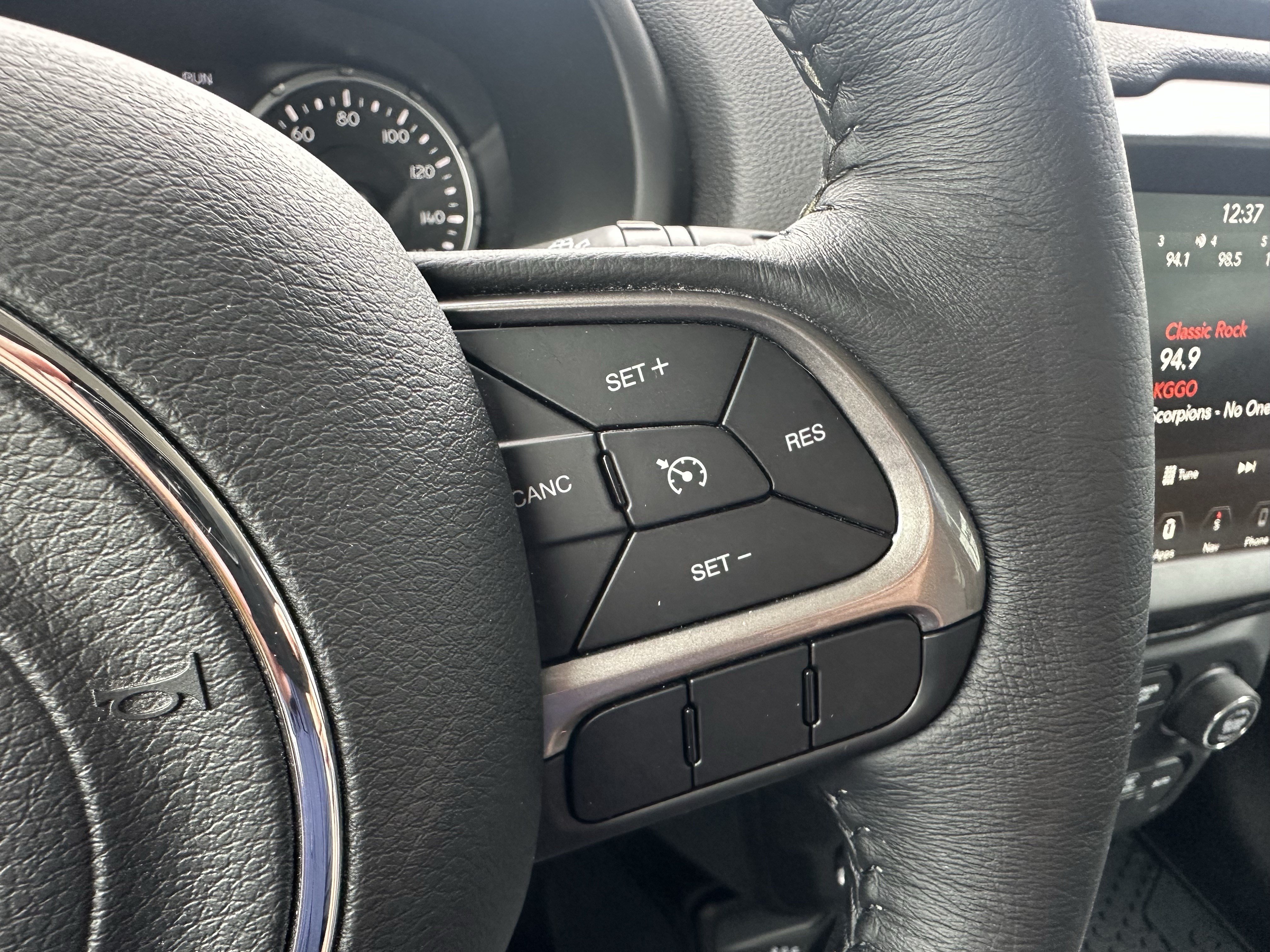 Used 2022 Jeep Renegade Limited AWD/4WD image 18