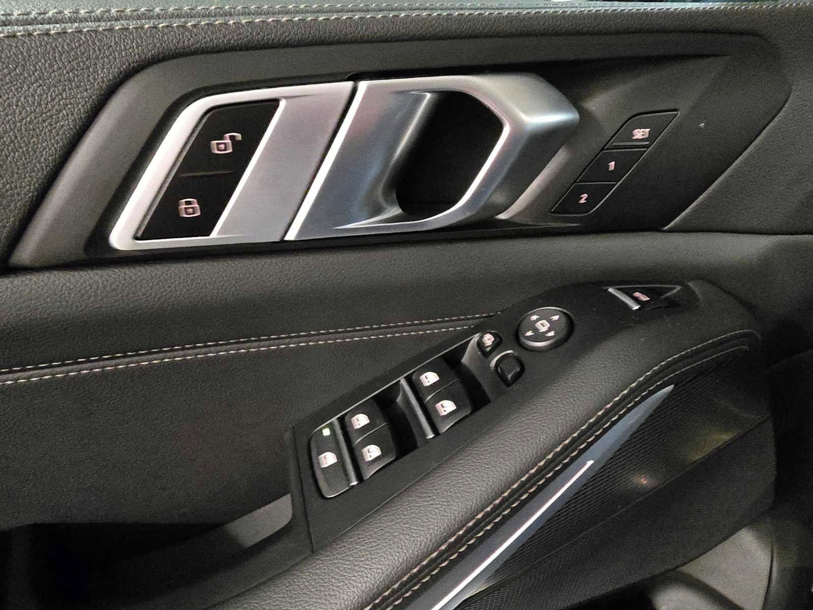 Used 2022 BMW X5 xDrive40i w/ M Sport Package image 24