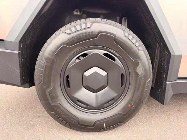 Used 2026 Tesla Cybertruck AWD Crew Cab image 18