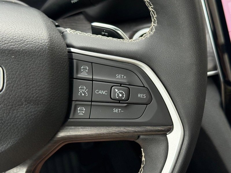 Used 2024 Jeep Grand Cherokee L Limited w/ Luxury Tech Group II image 18