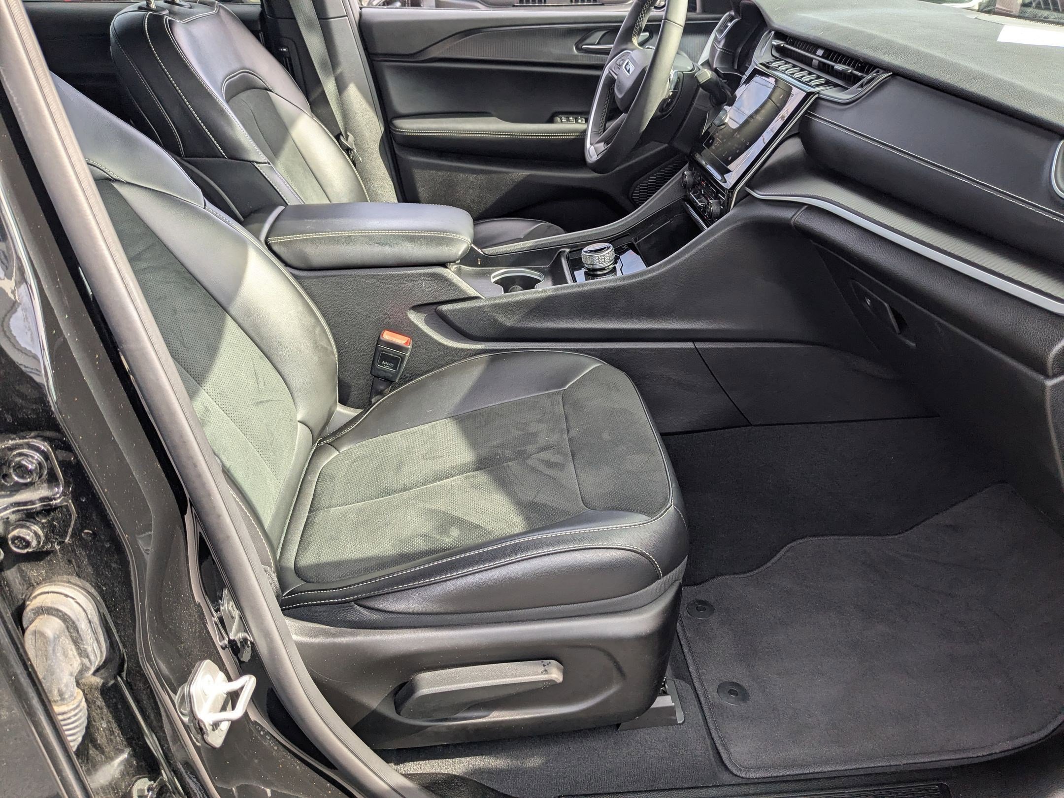 Certified 2025 Jeep Grand Cherokee L Laredo image 35