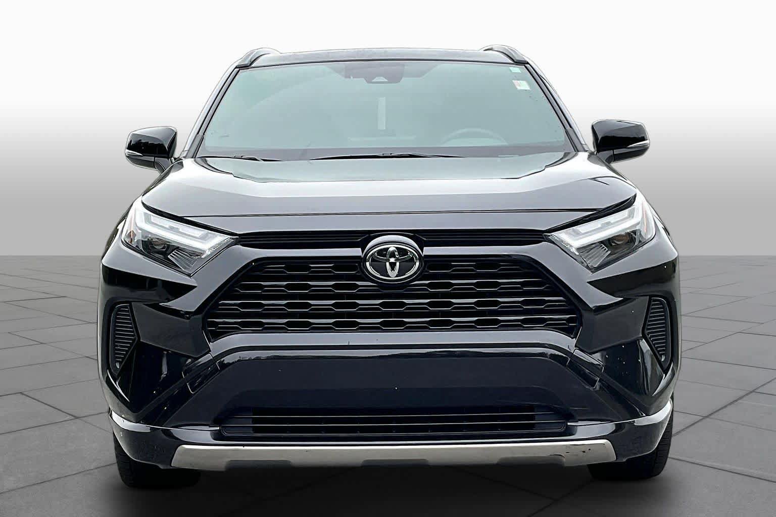 Used 2025 Toyota RAV4 SE w/ Convenience Package AWD/4WD image 4