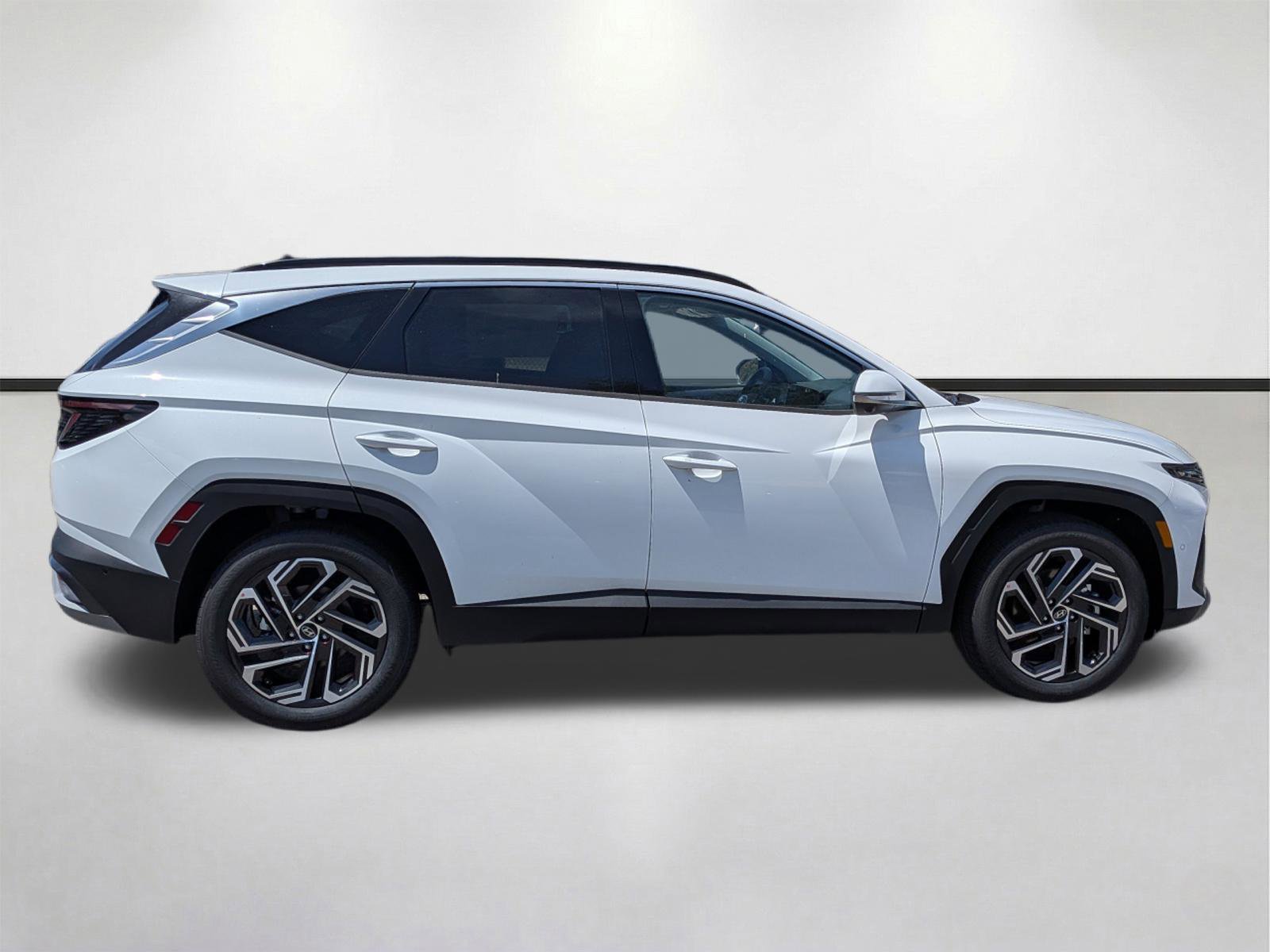 New 2026 Hyundai Tucson Limited FWD image 3