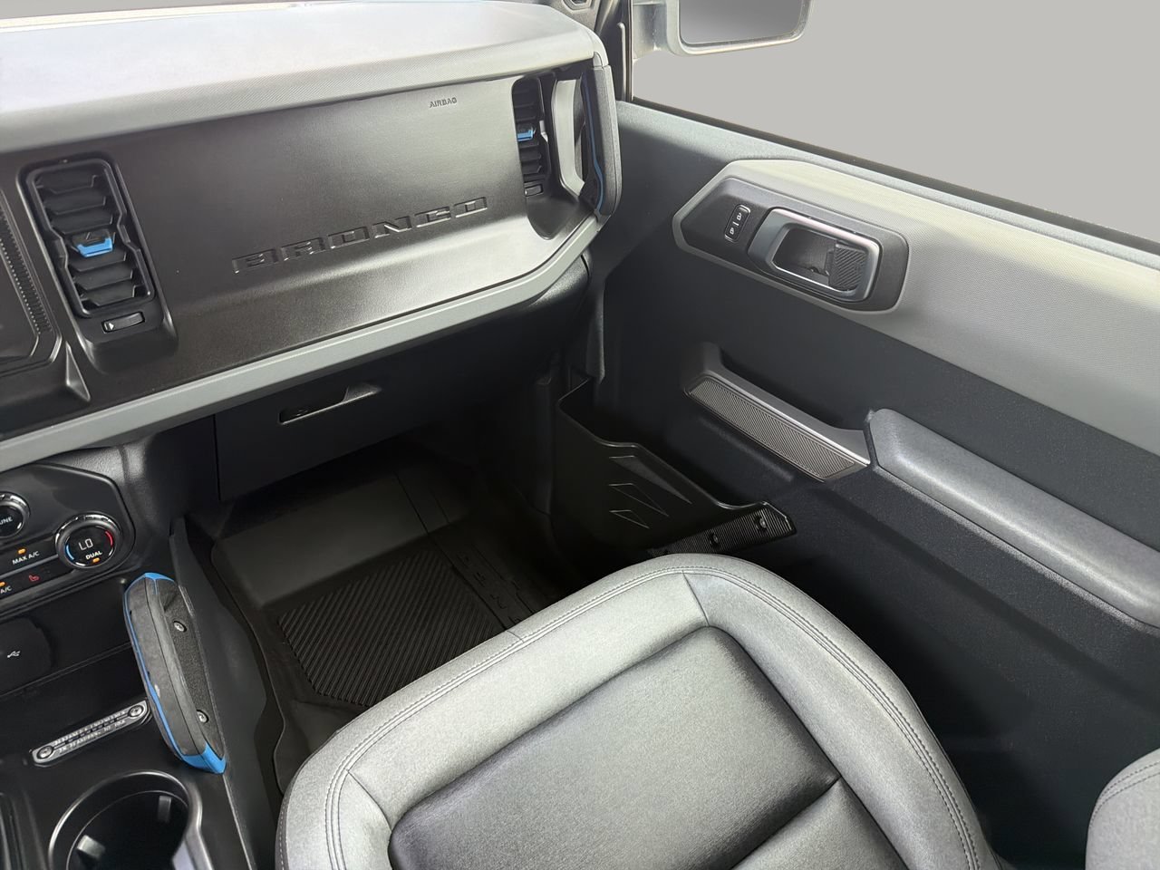 Used 2023 Ford Bronco Black Diamond AWD/4WD image 15