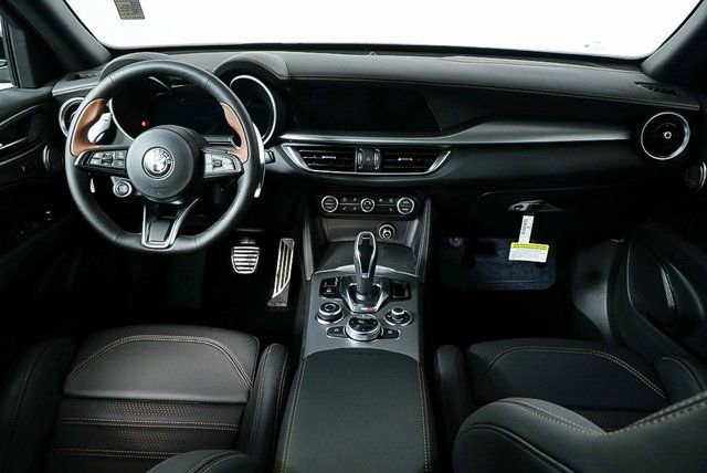 New 2025 Alfa Romeo Stelvio Sprint image 19