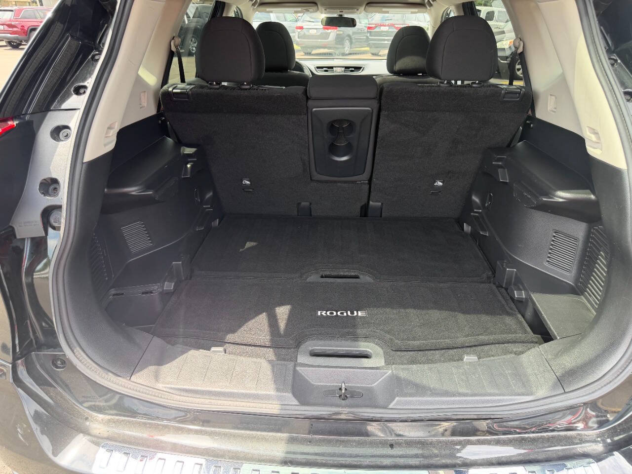 Used 2018 Nissan Rogue SV w/ Sun & Sound Touring Package AWD/4WD image 12