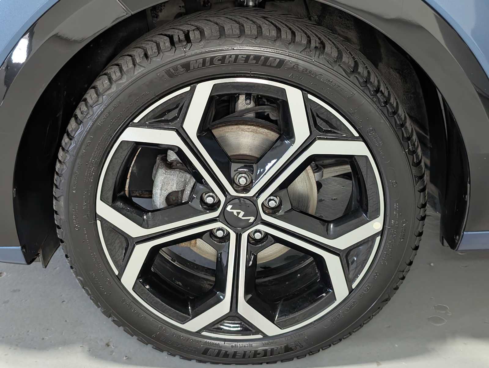 Certified 2023 Kia Niro SX Touring FWD image 3