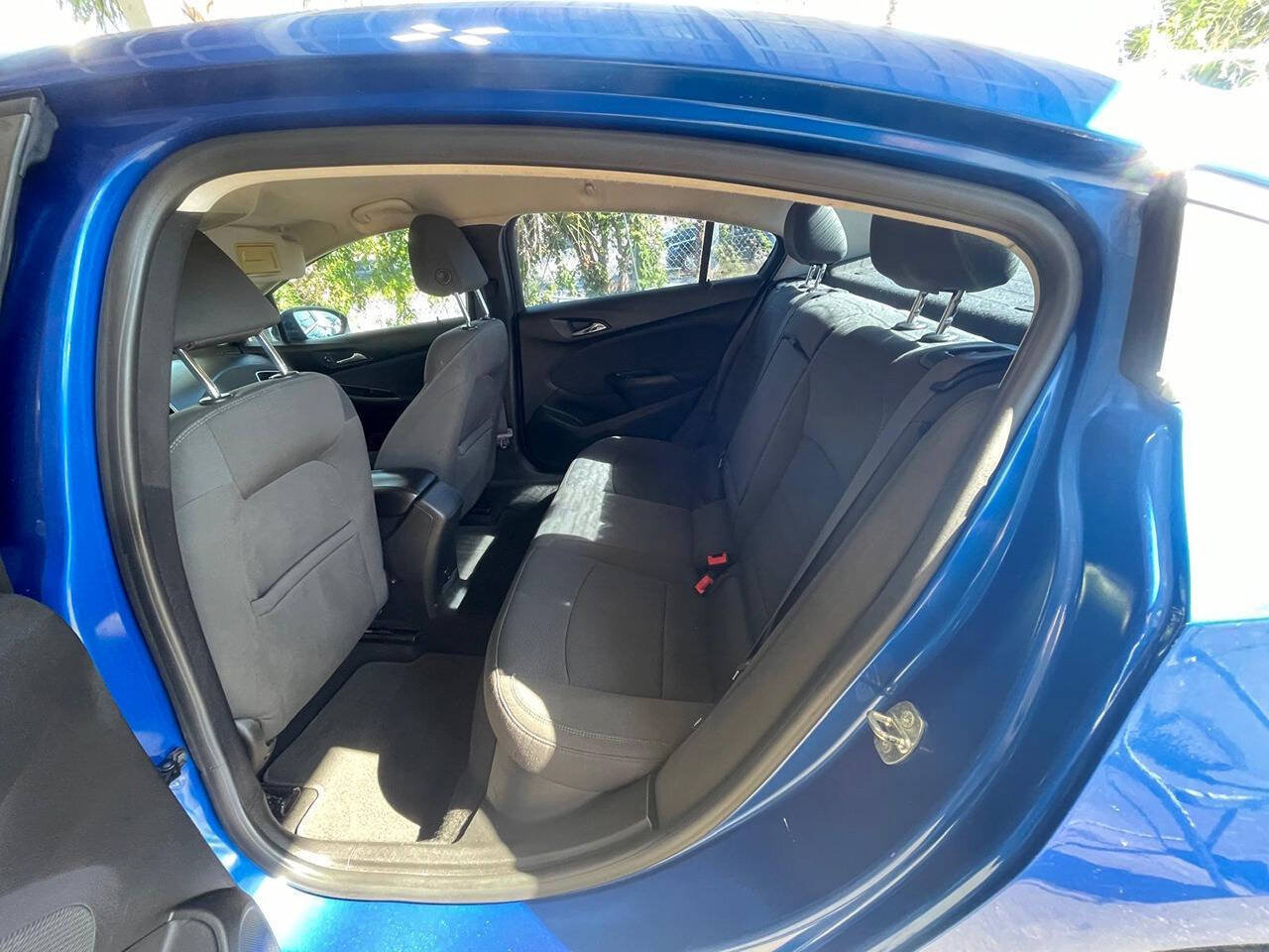 Used 2017 Chevrolet Cruze LT w/ Convenience Package FWD image 6