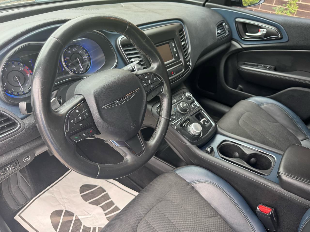 Used 2015 Chrysler 200 S image 3