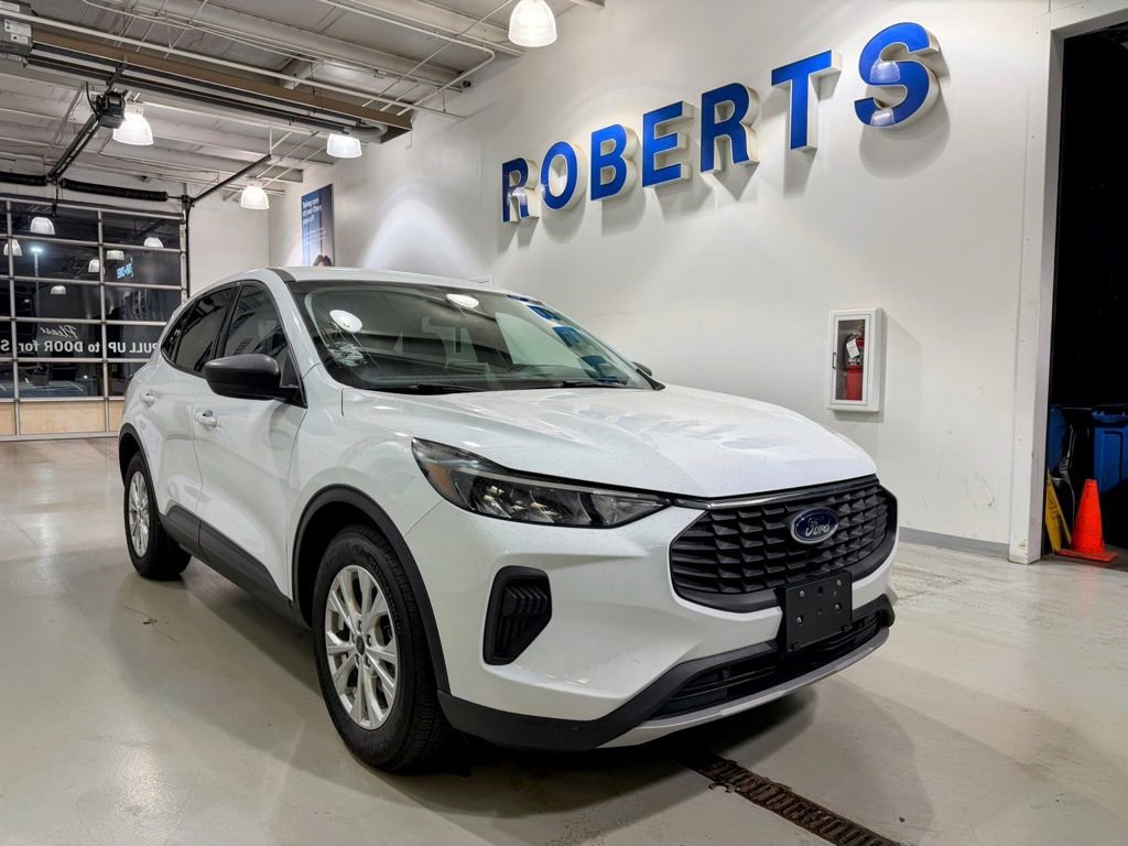Used 2023 Ford Escape Active image 2
