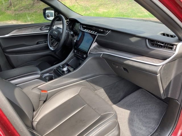 Used 2025 Jeep Grand Cherokee L Limited w/ Black Appearance Package AWD/4WD image 35