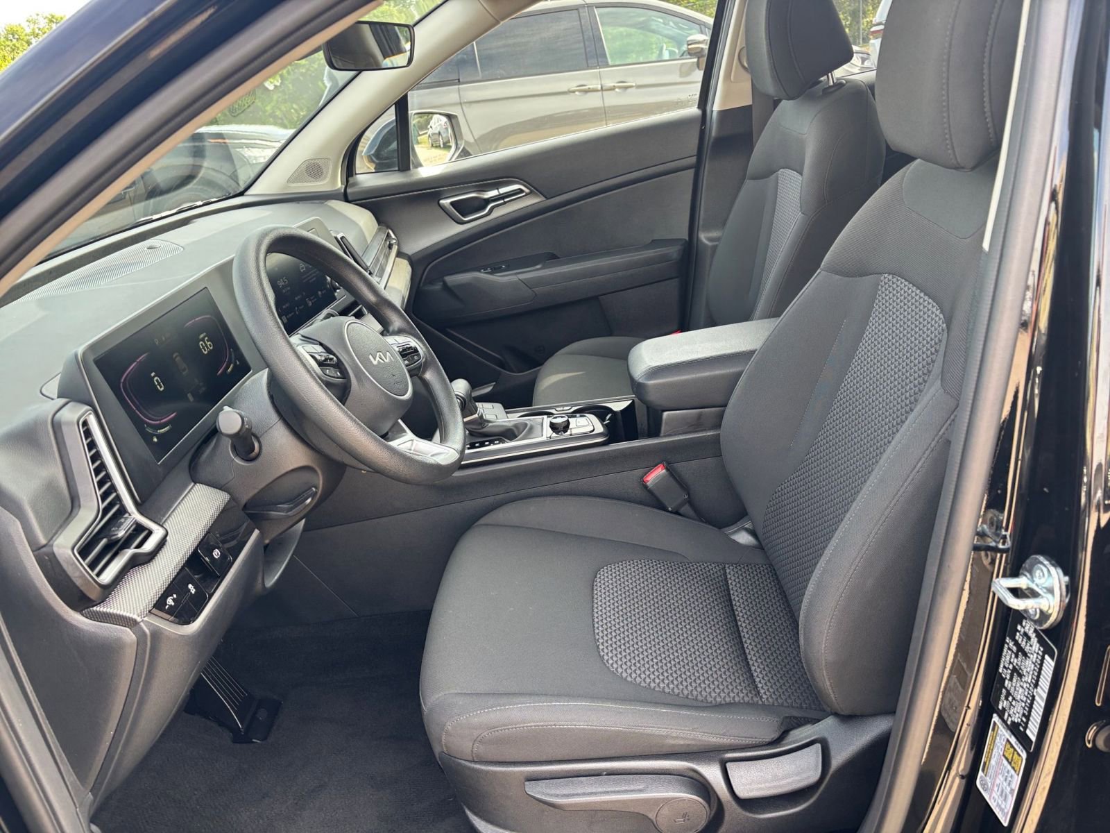 Used 2025 Kia Sportage LX image 25