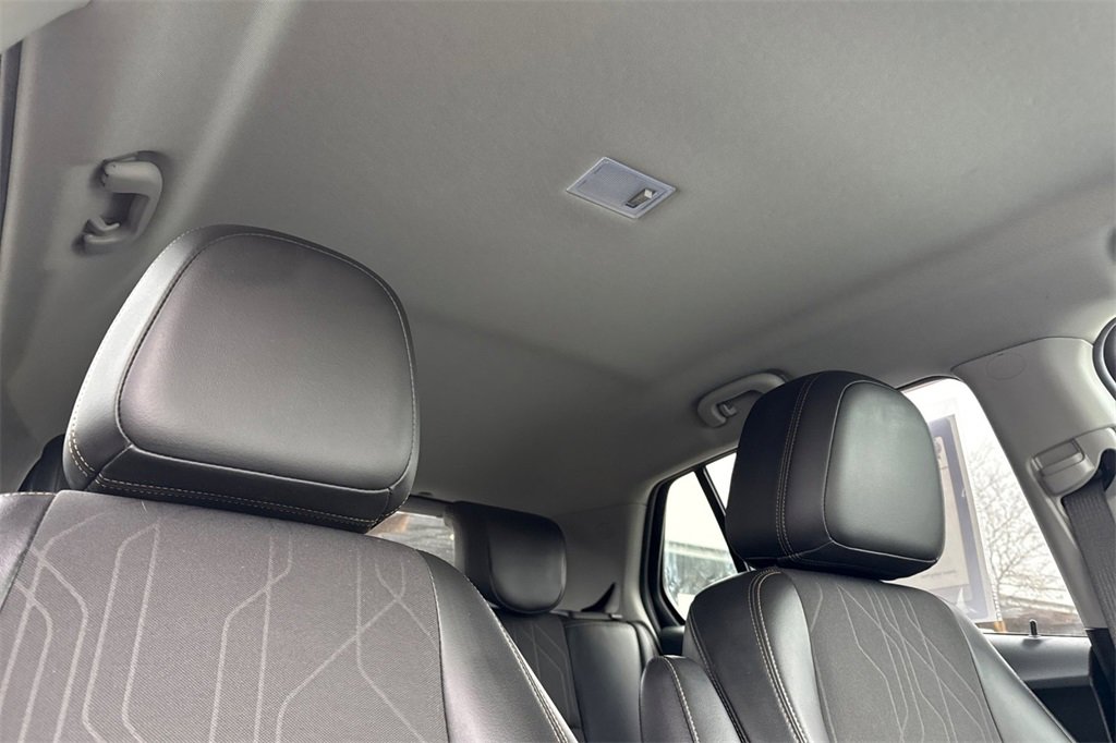 Used 2022 Chevrolet Trax LT w/ Midnight Edition image 23