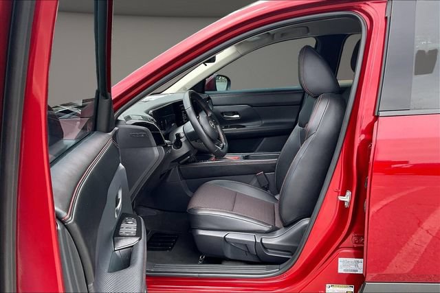 Used 2025 Nissan Kicks SR FWD image 23