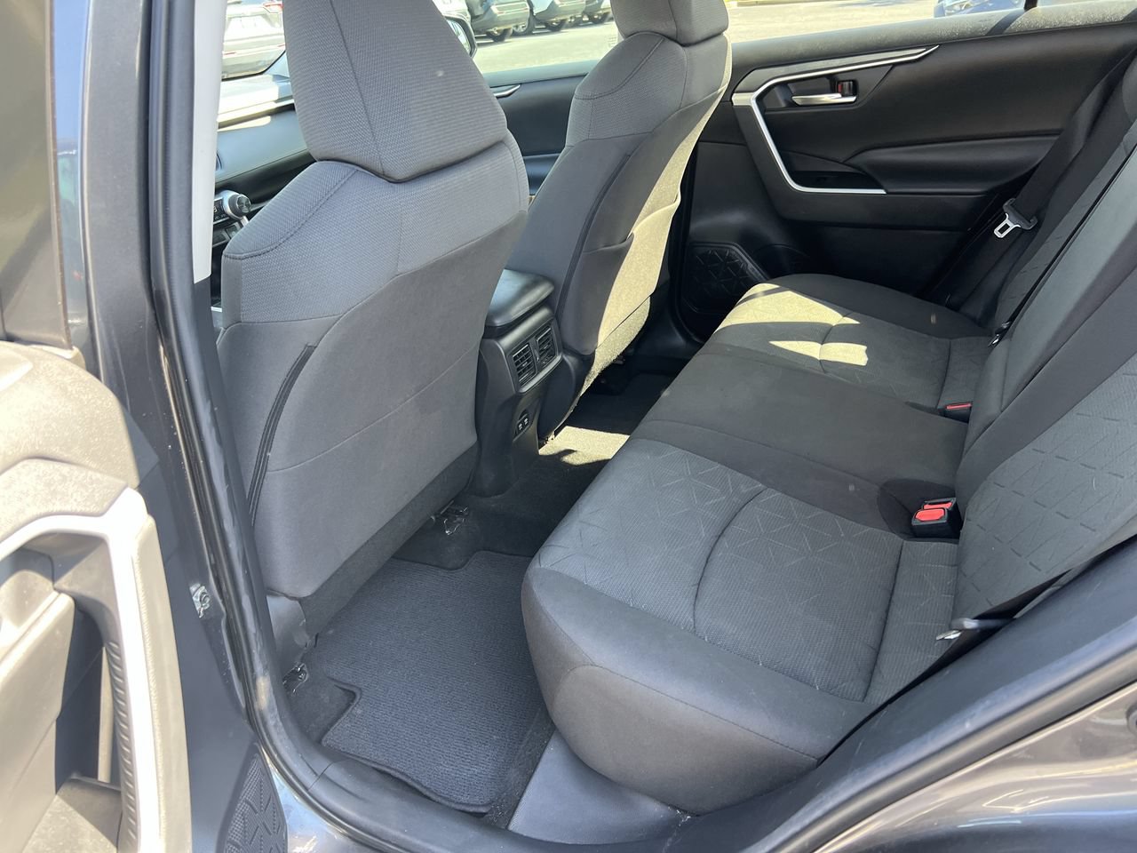 Used 2021 Toyota RAV4 XLE w/ Convenience Package FWD image 32