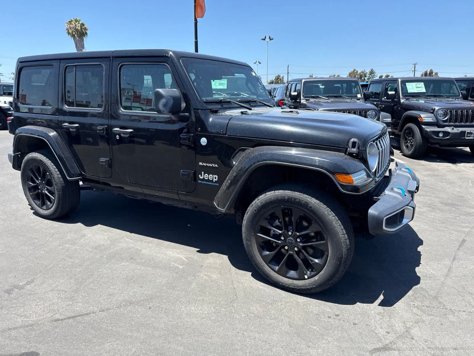 Used 2024 Jeep Wrangler Unlimited Sahara AWD/4WD image 11