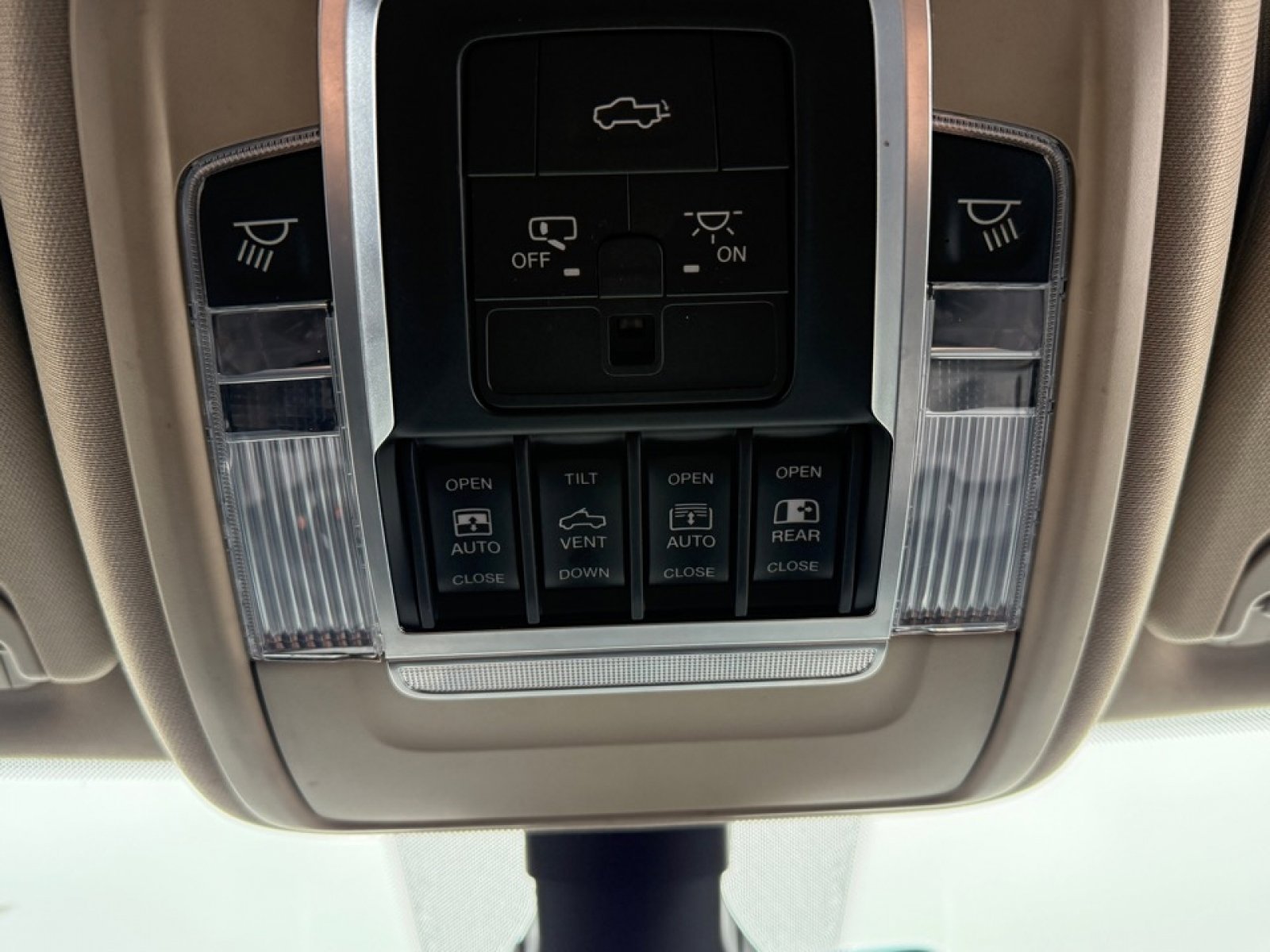 Used 2019 RAM 1500 Laramie image 31