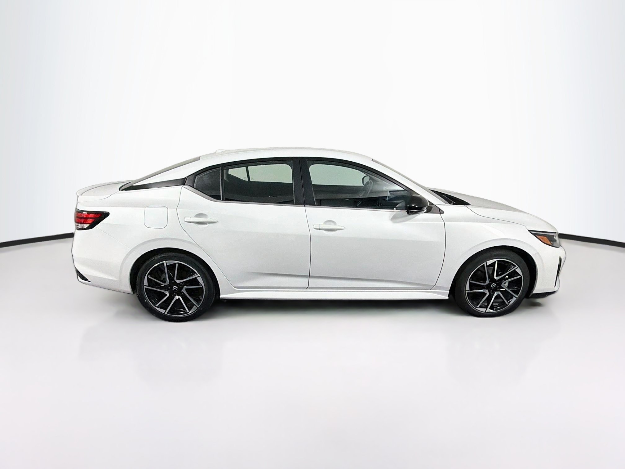 Used 2025 Nissan Sentra SR FWD image 10