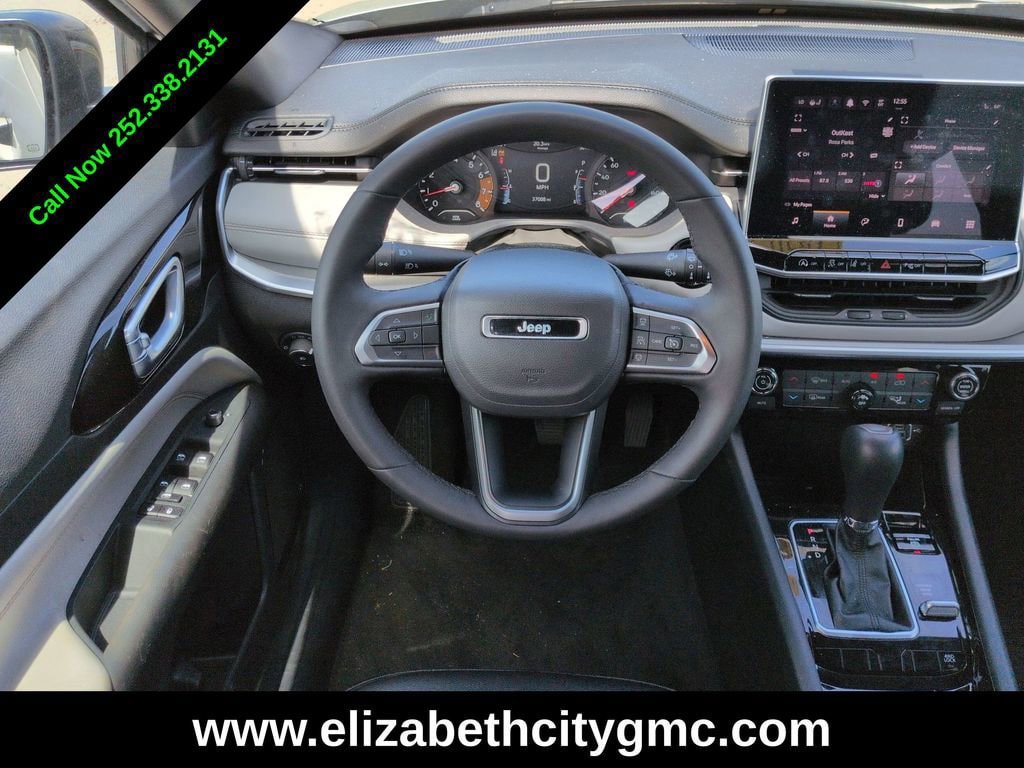 Used 2025 Jeep Compass Limited AWD/4WD image 16
