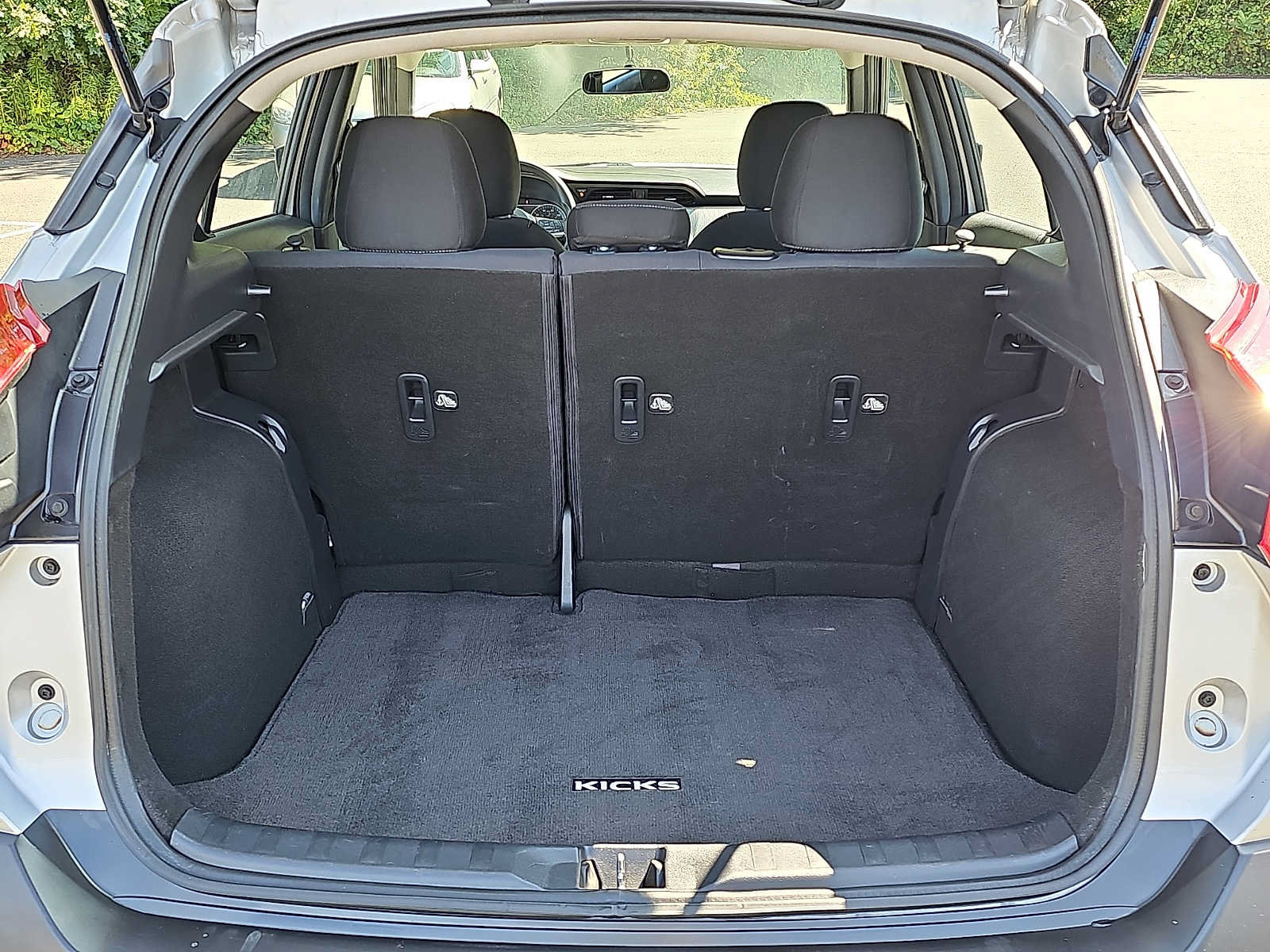 Used 2019 Nissan Kicks SV FWD image 28