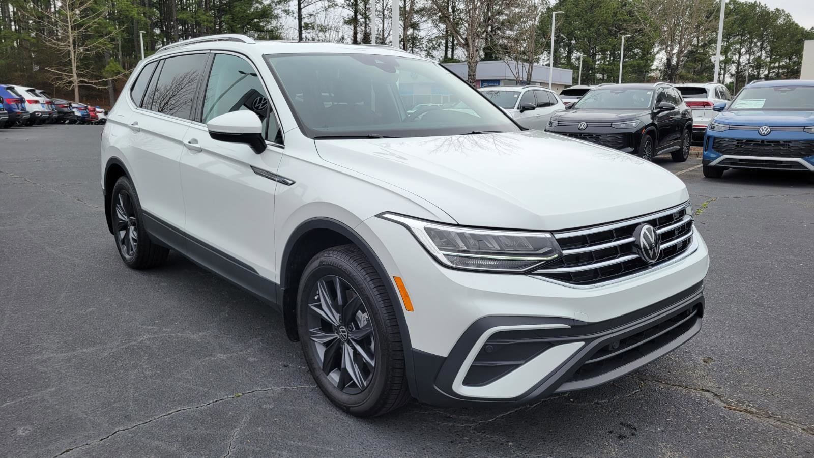 Certified 2023 Volkswagen Tiguan SE w/ Panoramic Sunroof Package image 7
