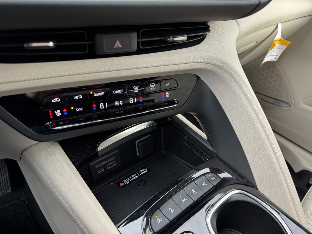 Used 2023 Buick Envision Avenir image 18