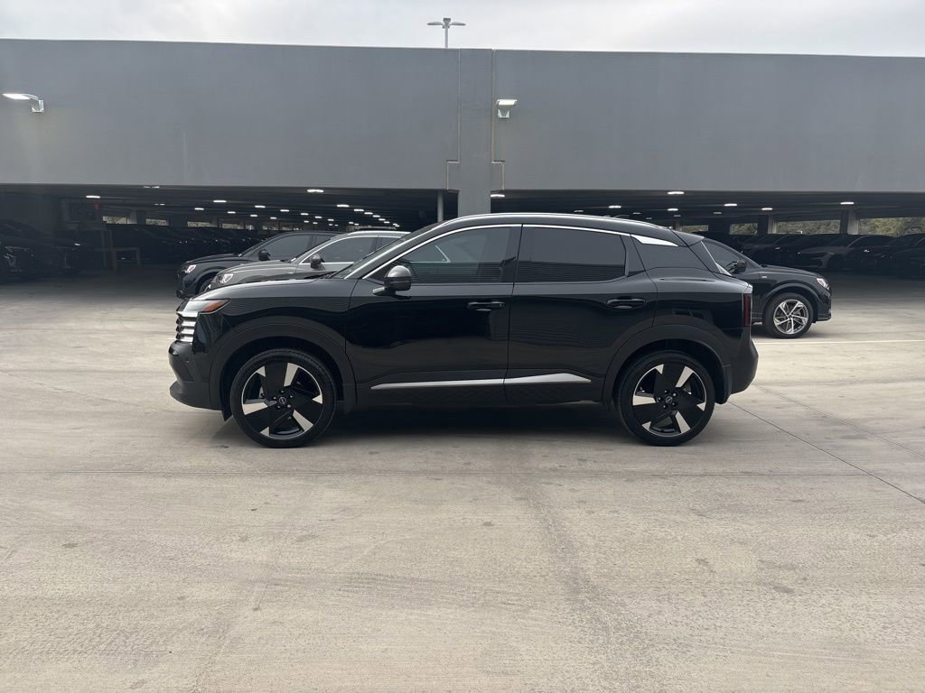 Used 2025 Nissan Kicks SR image 9