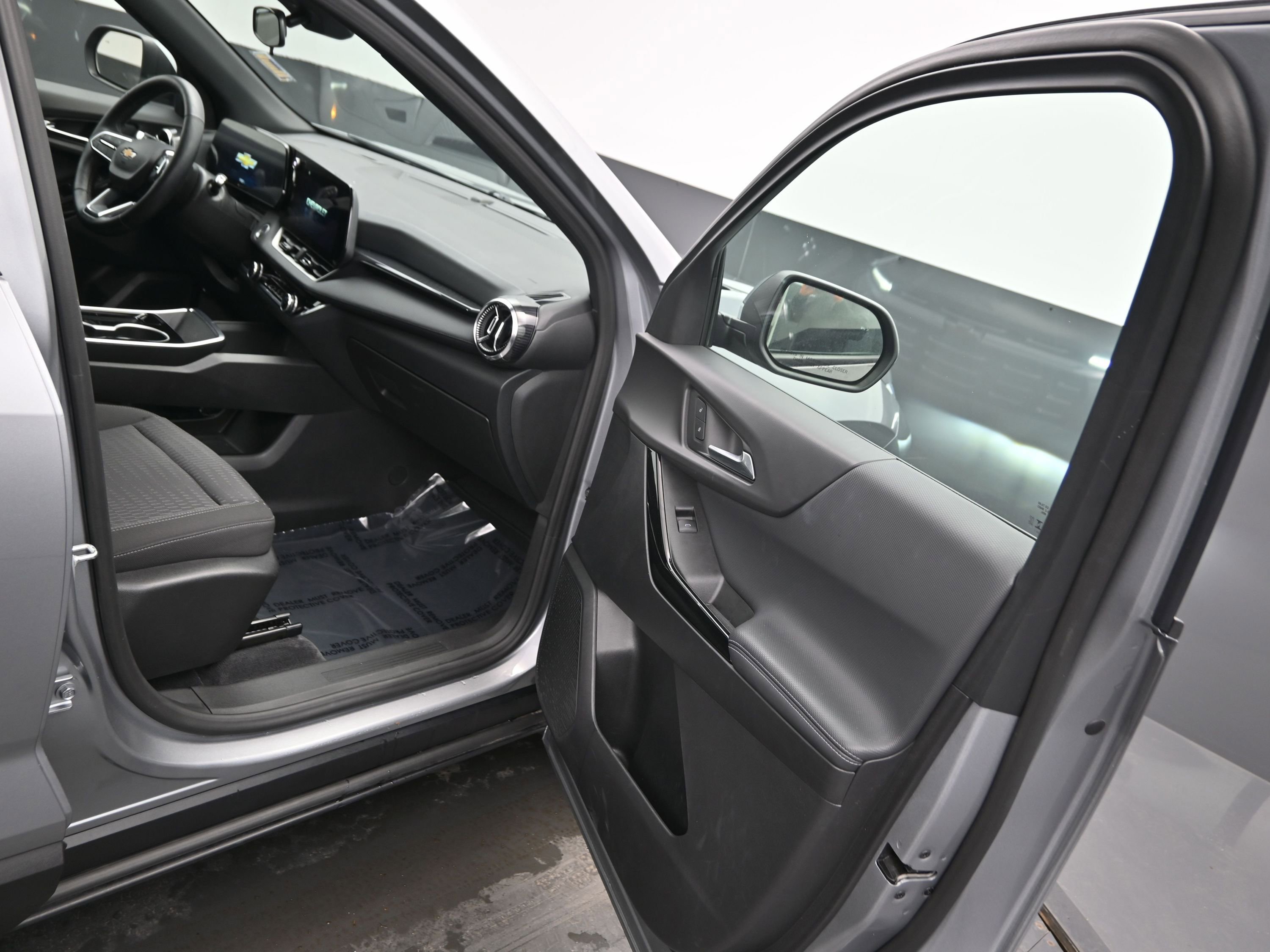 Used 2025 Chevrolet Equinox LT image 13