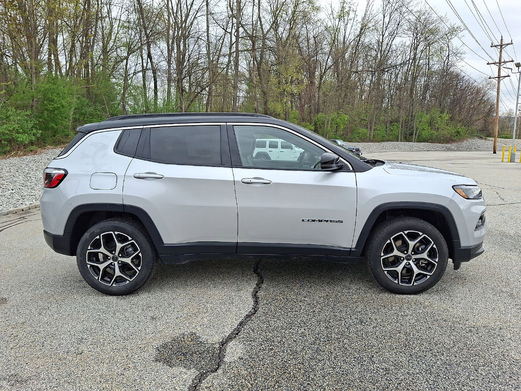 Used 2025 Jeep Compass Limited AWD/4WD image 26