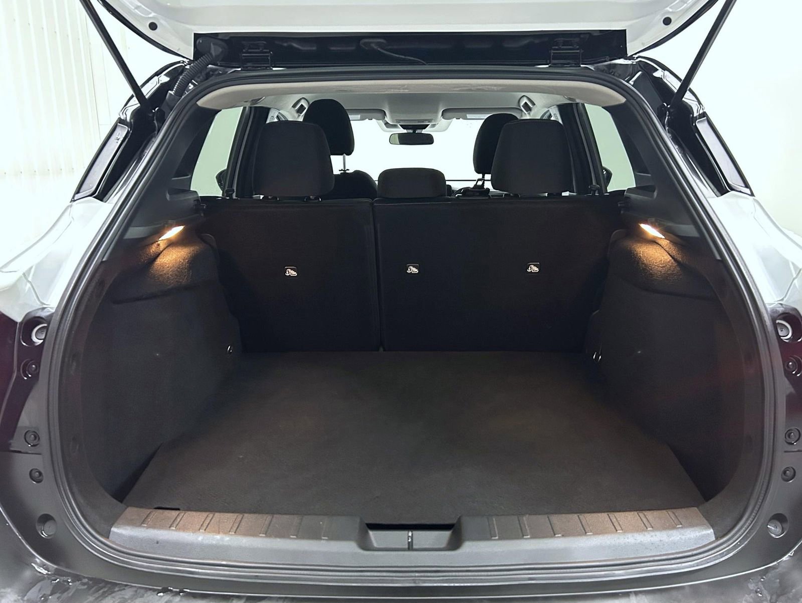 Used 2025 Nissan Kicks SV image 21