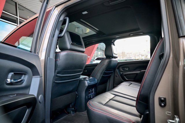 Used 2021 Nissan Titan PRO-4X w/ Pro-4x Convenience Package image 16