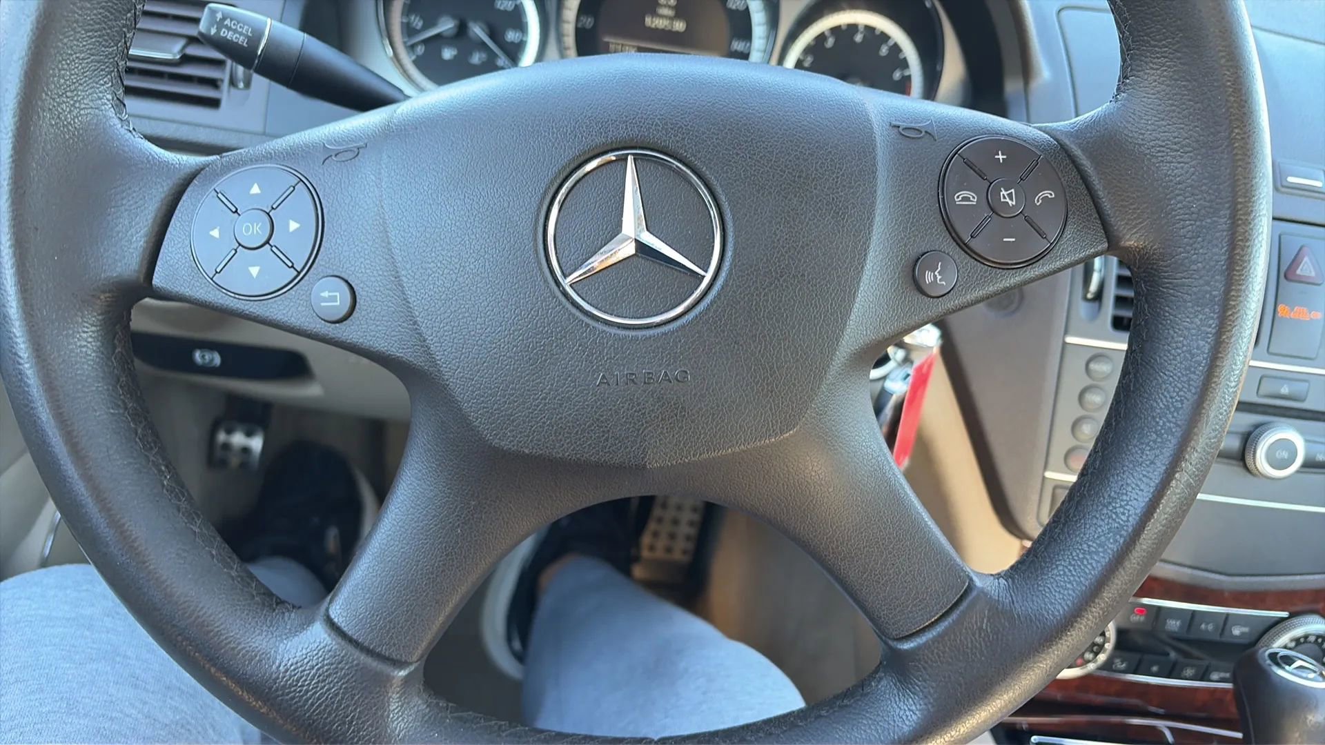 Used 2011 Mercedes-Benz C 300 4MATIC Sedan image 34