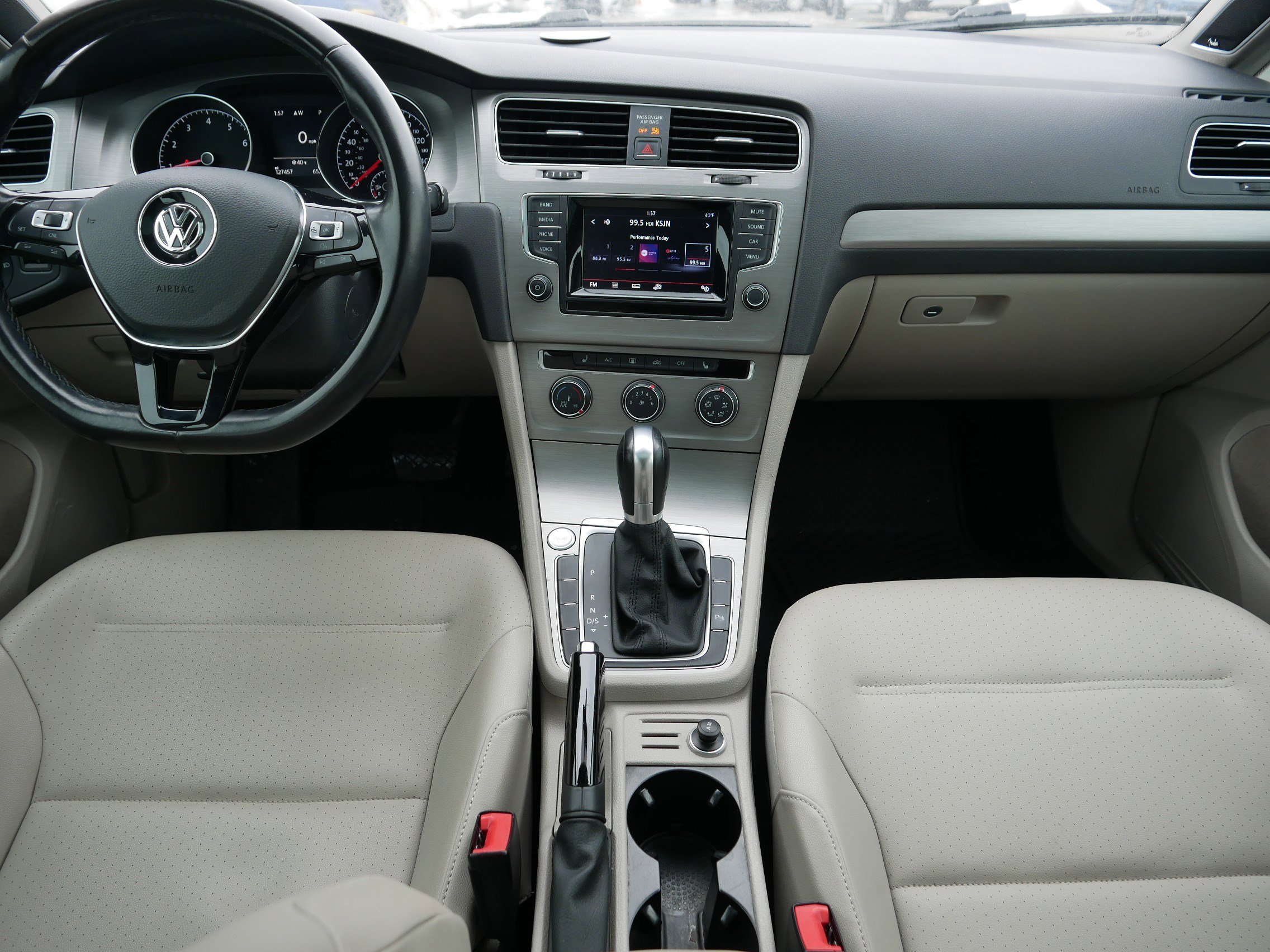 Used 2015 Volkswagen Golf SE image 10