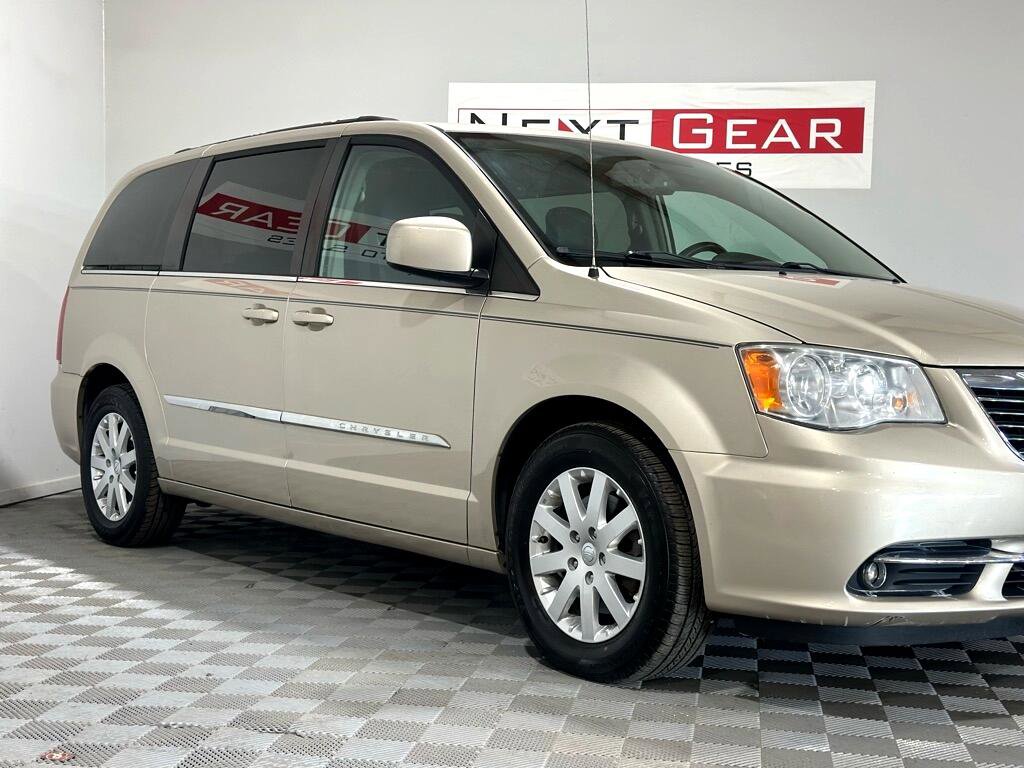 Used 2014 Chrysler Town & Country Touring image 2