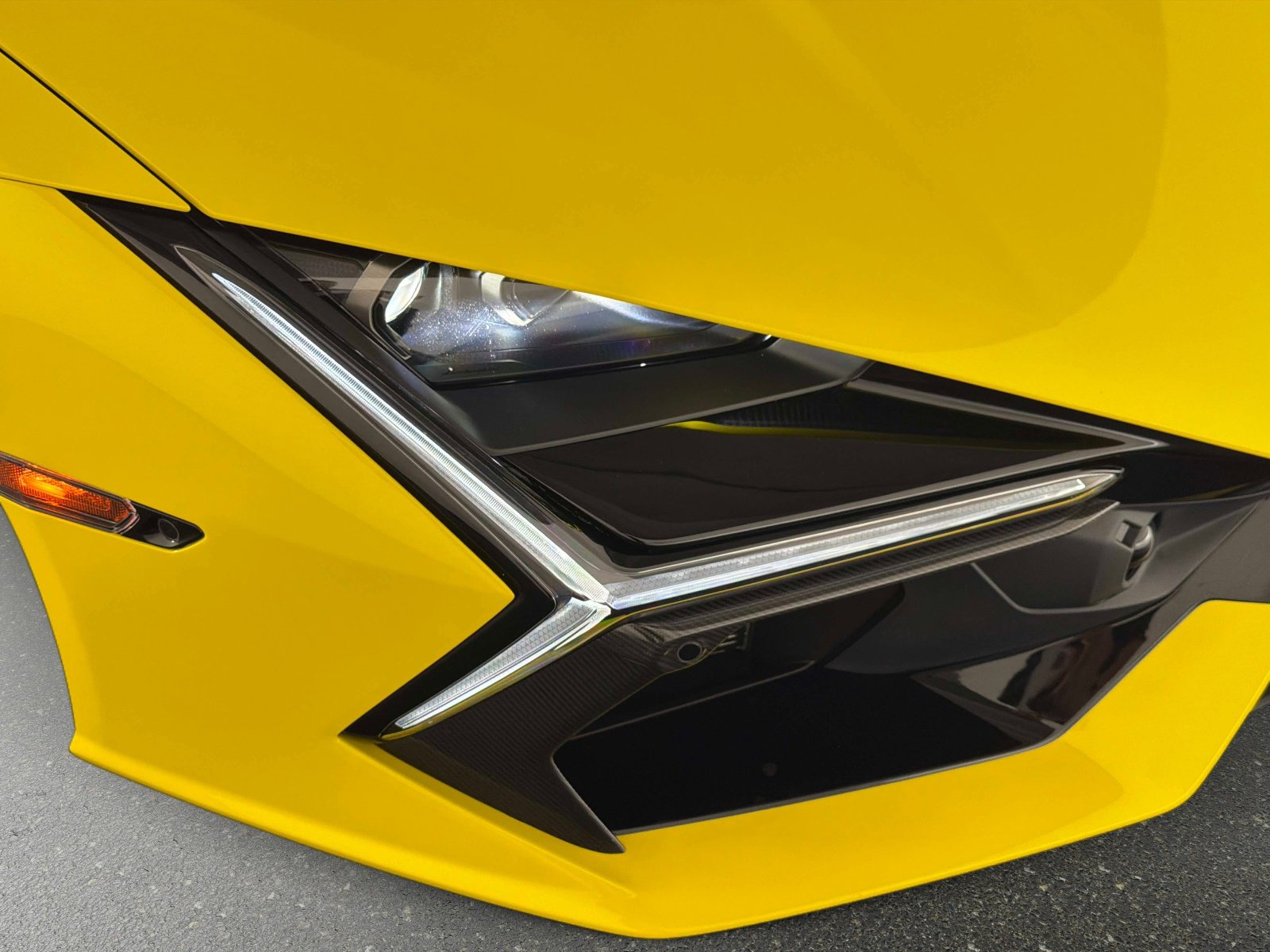 Used 2025 Lamborghini Revuelto image 9