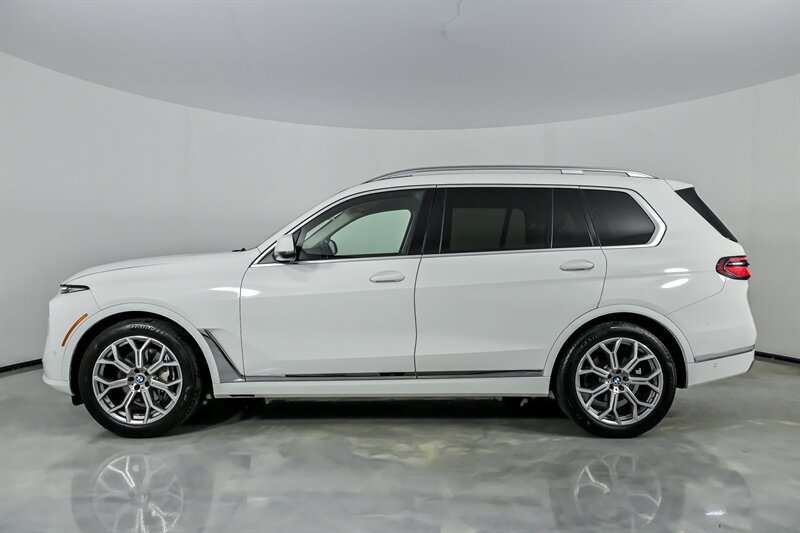 Used 2023 BMW X7 xDrive40i AWD/4WD image 7