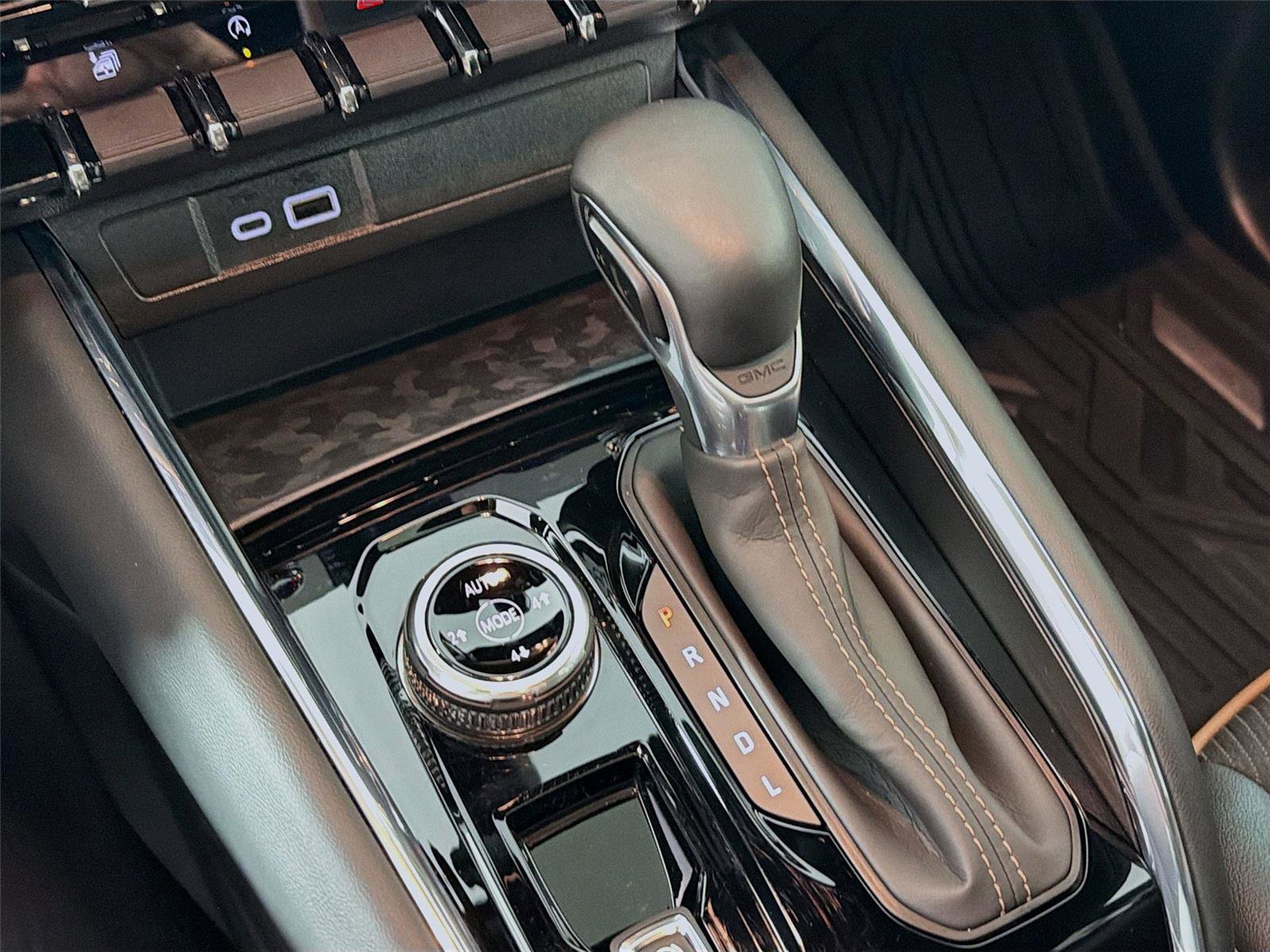 Used 2024 GMC Canyon AT4 w/ Technology Package image 18