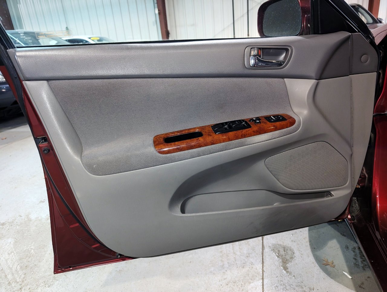 Used 2005 Toyota Camry XLE FWD image 10