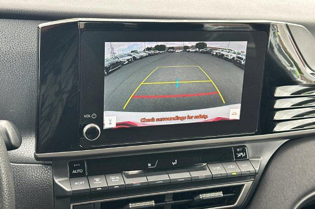 Used 2025 Toyota Camry LE FWD image 21