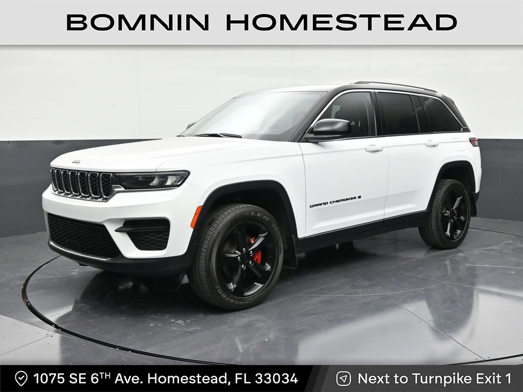 Used 2023 Jeep Grand Cherokee Laredo image 1