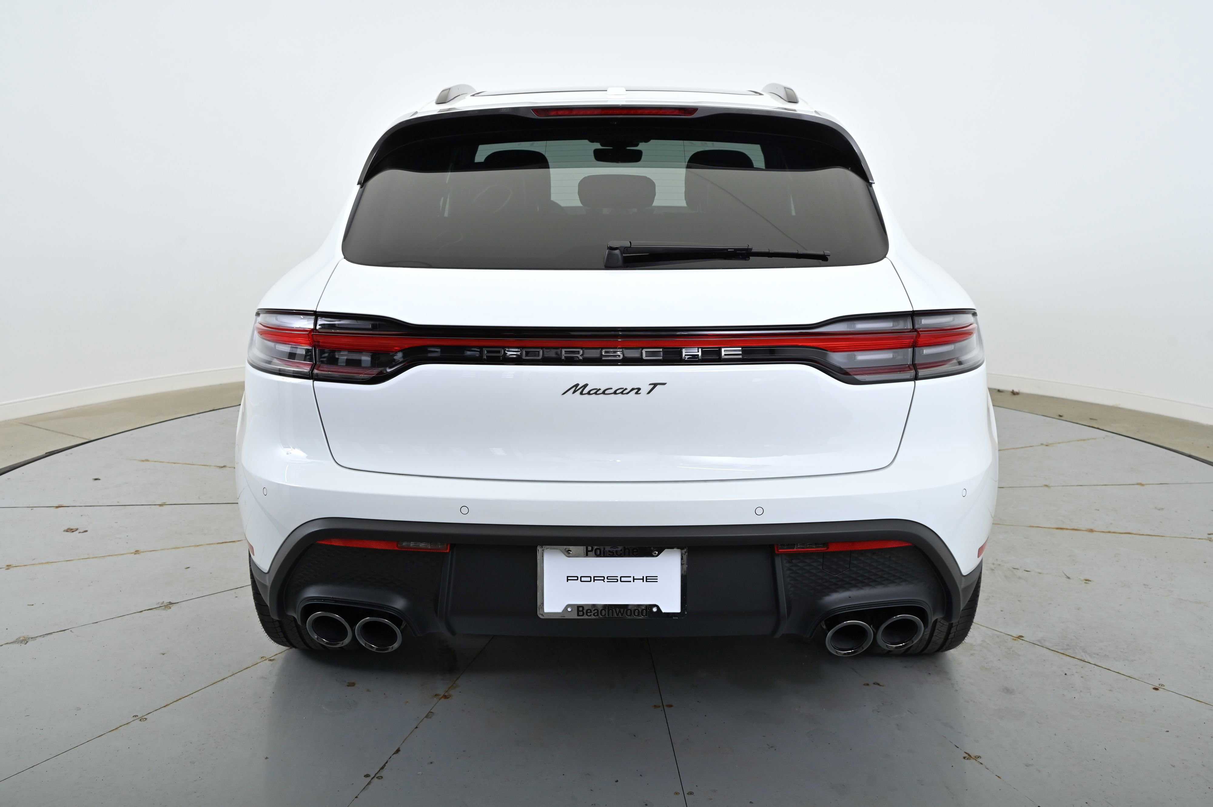 Certified 2025 Porsche Macan image 6