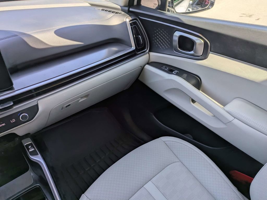 Used 2025 Kia Sorento S w/ Panoramic Sunroof Package FWD image 17